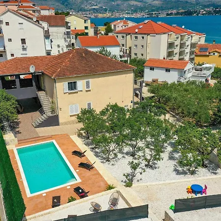 Apartament Cozy In Okrug Gornji With Wifi *