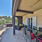 Stunning In Okrug Gornji Apartamento