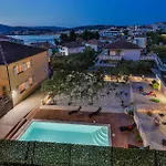 Stunning In Okrug Gornji Apartamento