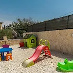Apartamento Stunning In Okrug Gornji Trogir