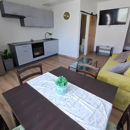 Apartment Stunning In Okrug Gornji *