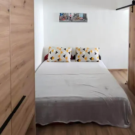 Stunning In Okrug Gornji Apartment