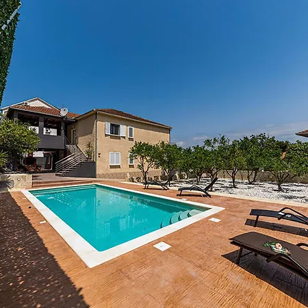 Stunning In Okrug Gornji Apartment