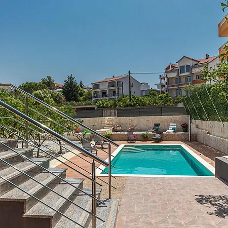 Stunning In Okrug Gornji *