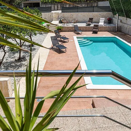 Apartment Stunning In Okrug Gornji *