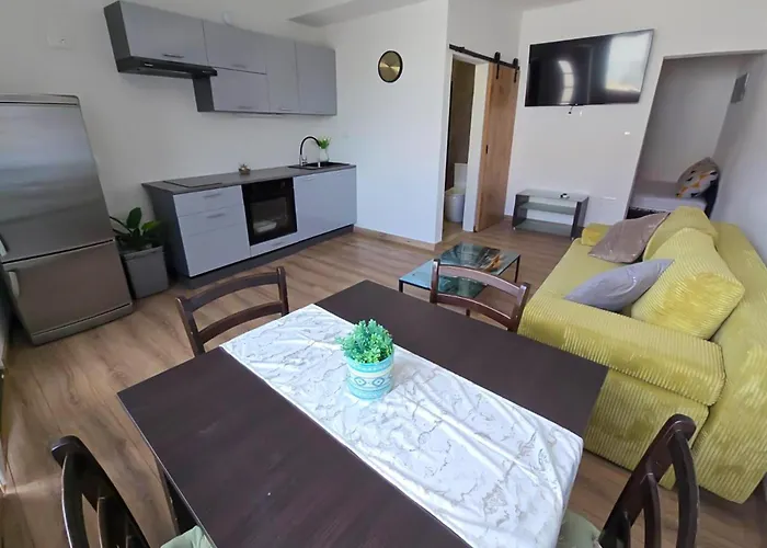 Apartment Stunning In Okrug Gornji *