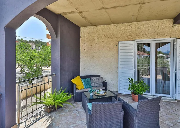 Stunning In Okrug Gornji Trogir