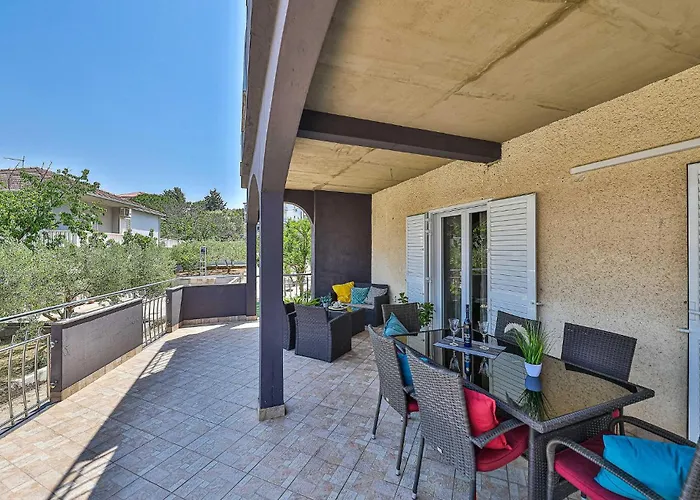 Stunning In Okrug Gornji Apartment