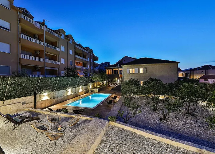 Stunning In Okrug Gornji *