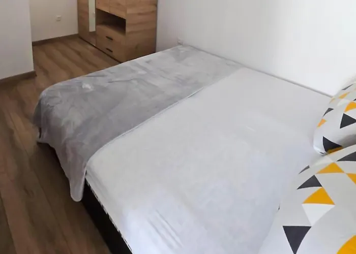 Stunning In Okrug Gornji Apartment *